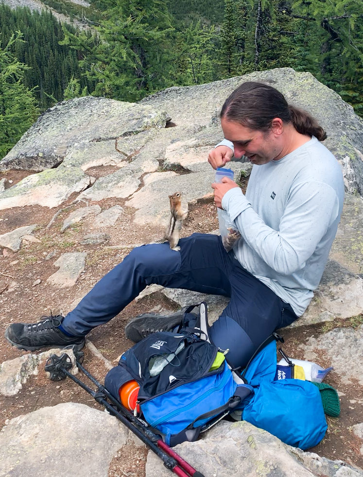Hiker protects food from squirrel