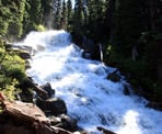 The waterfall between Middle and Upper Joffre Lakes