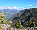 A view looking north along the trail to Suicide Bluffs